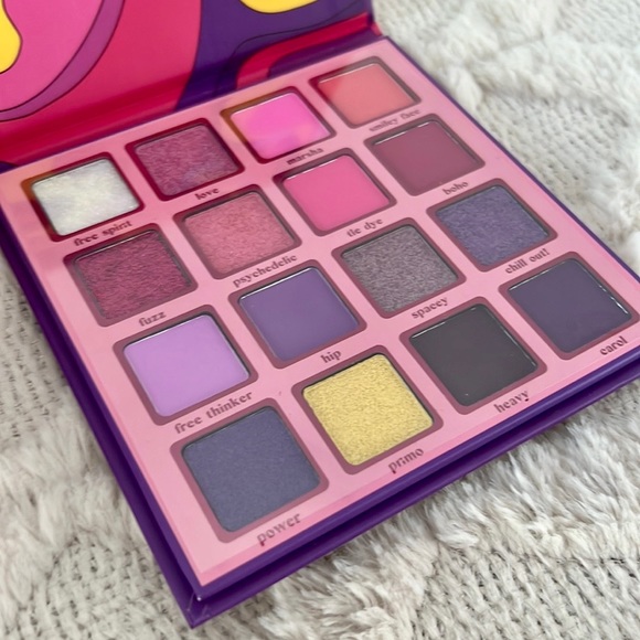 ♥️ Brand New! Urban Outfitters Kara Beauty PEACE & LOVIN' Eye Palette - Picture 6 of 11